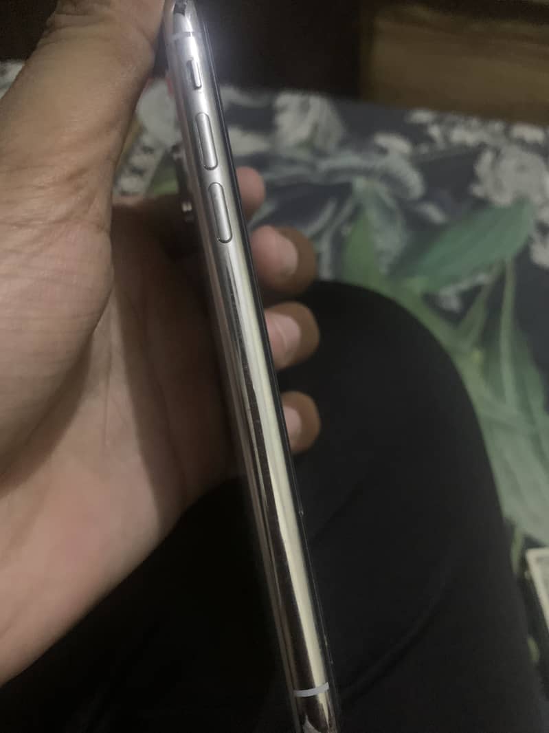 Apple iPhone X 6