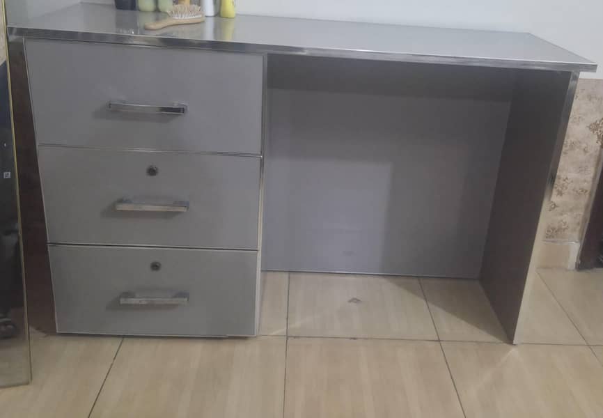 3 draw shiny dressing table 0