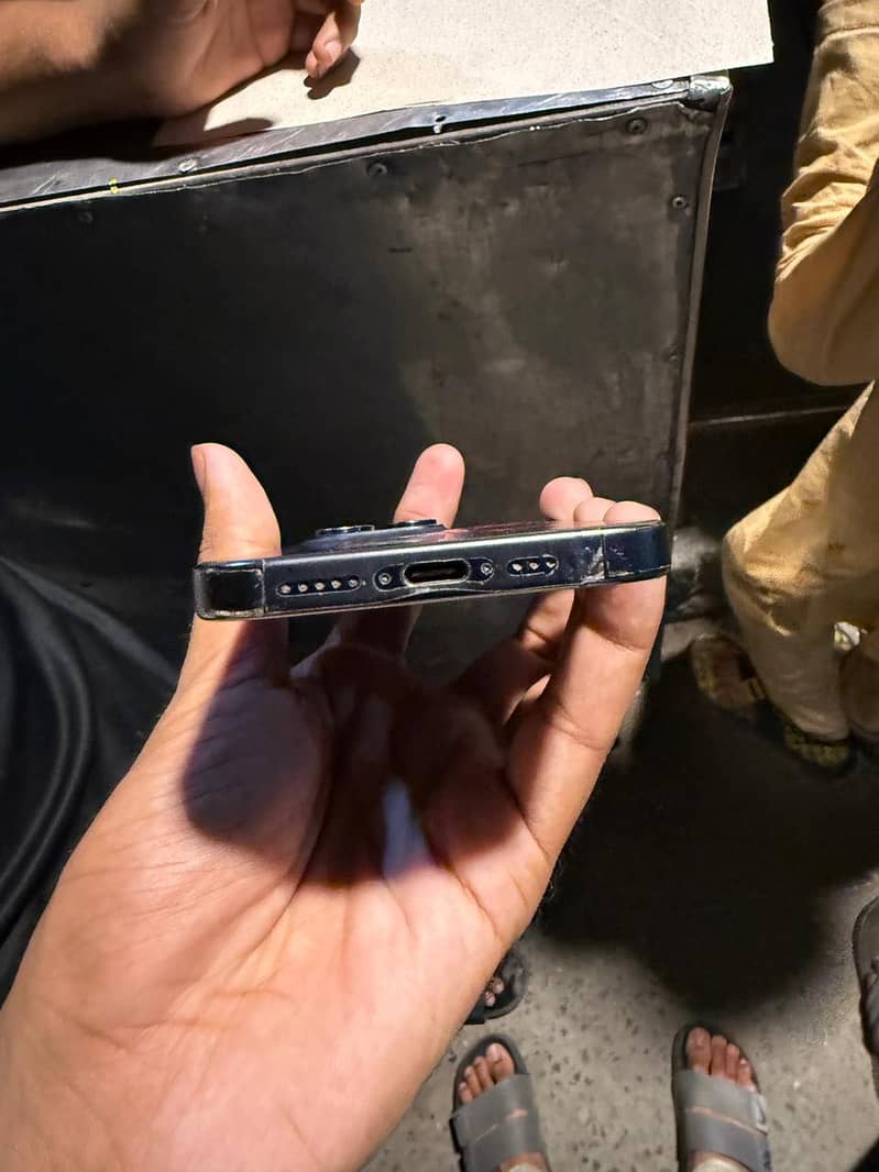 iPhone 15 pro 2