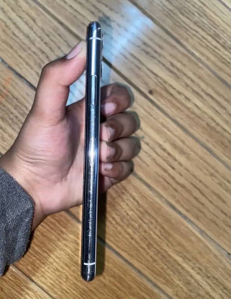 Apple iPhone 11 Pro Max 4
