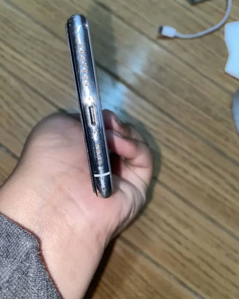 Apple iPhone 11 Pro Max 6