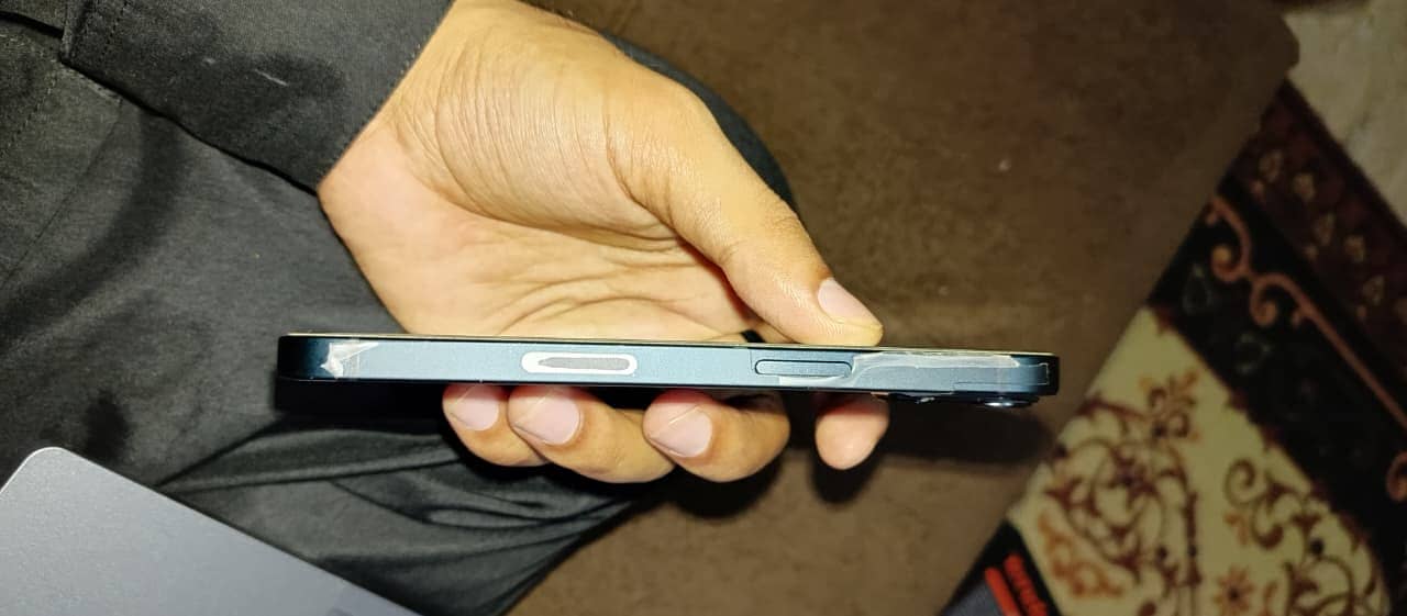 Apple iPhone 13 1