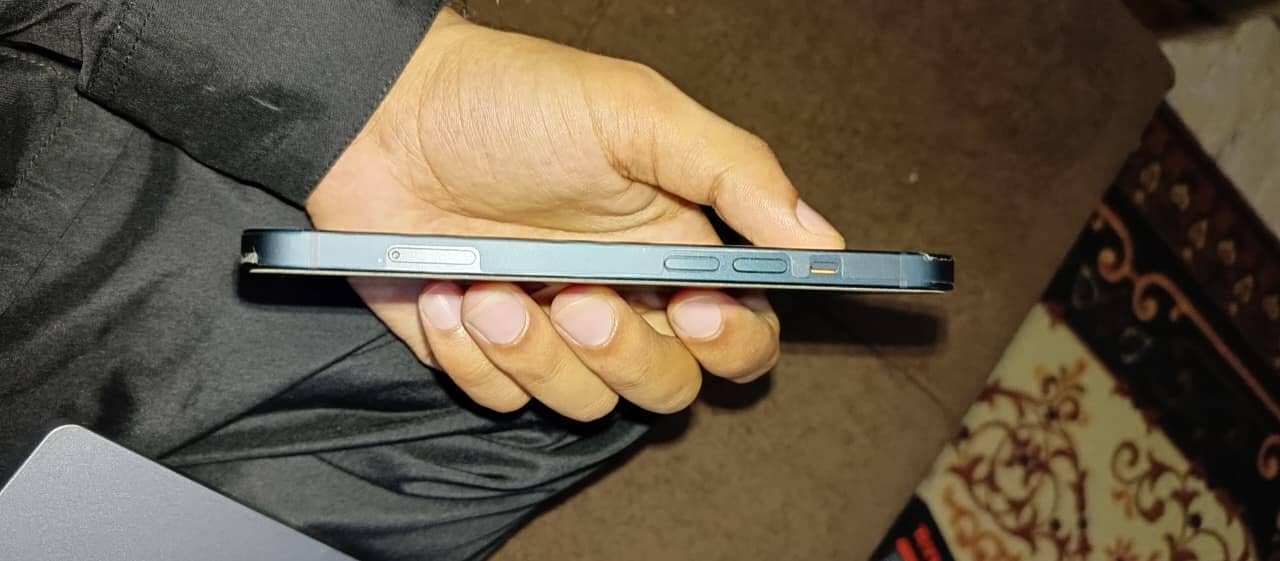 Apple iPhone 13 2