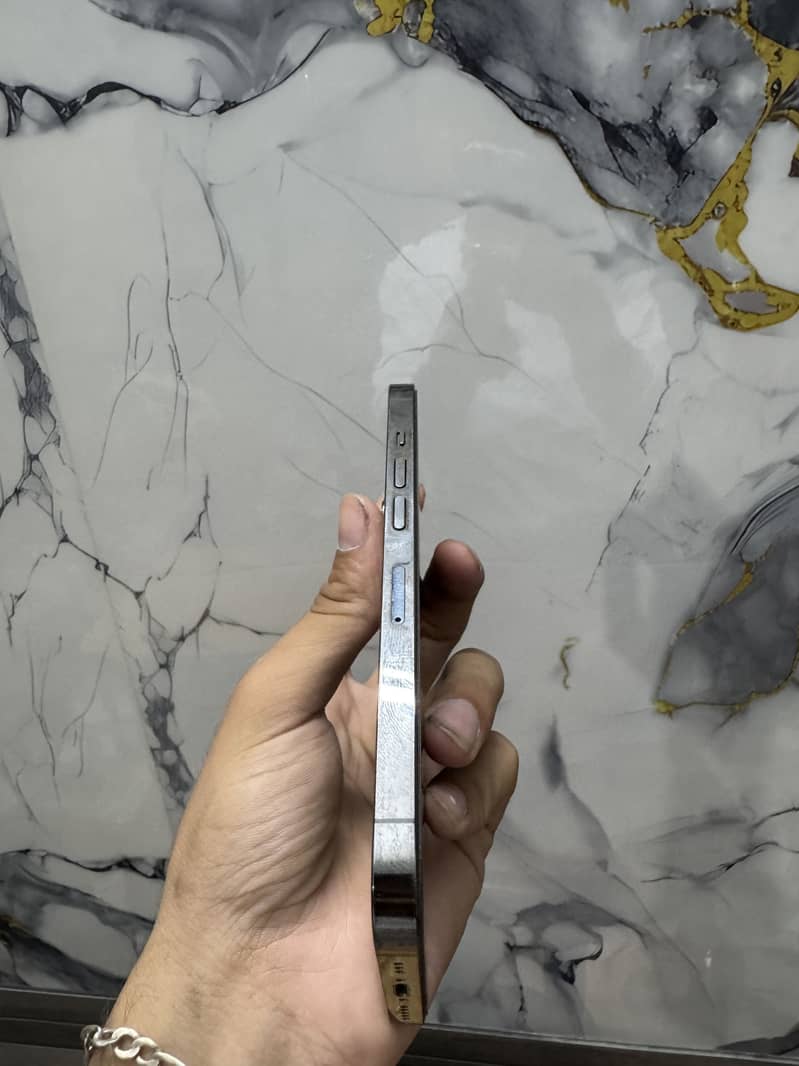 Apple iPhone 13 Pro 2