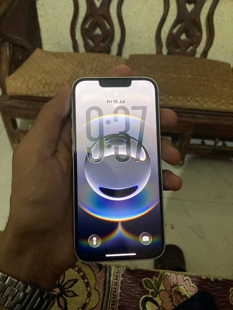 Apple iPhone 16e 1