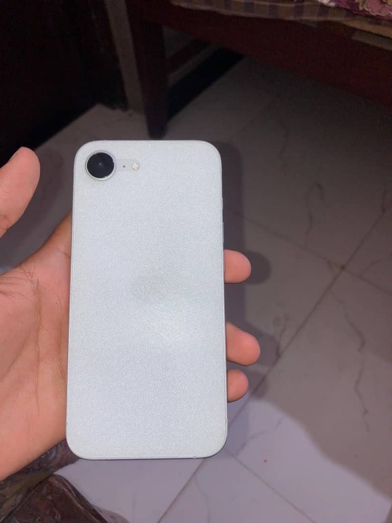 Apple iPhone 16e 2