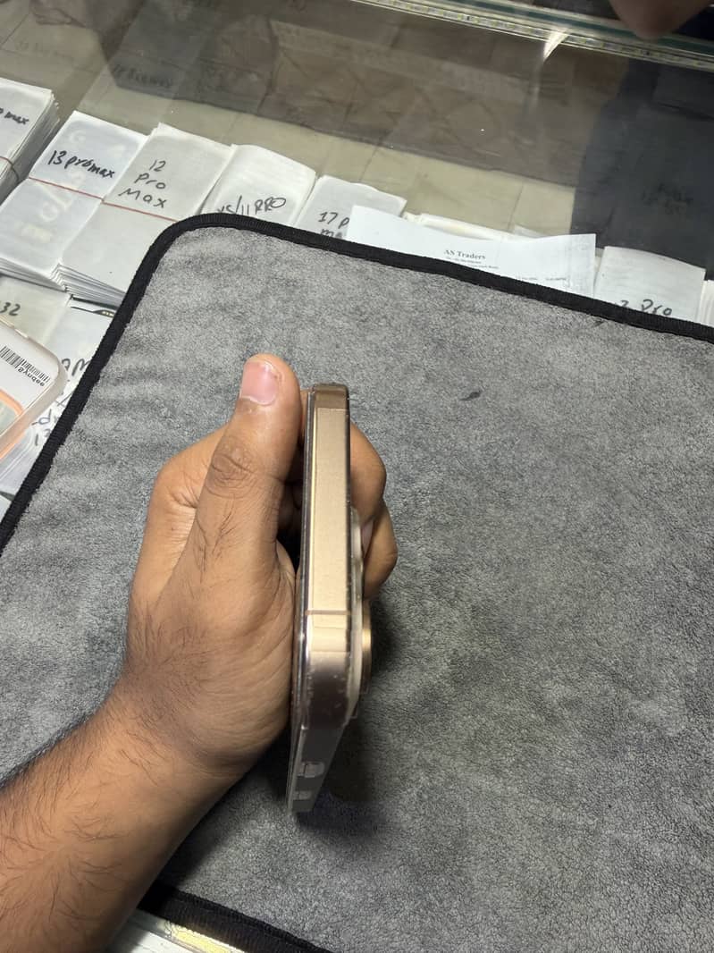 Apple iPhone 16 Pro 6