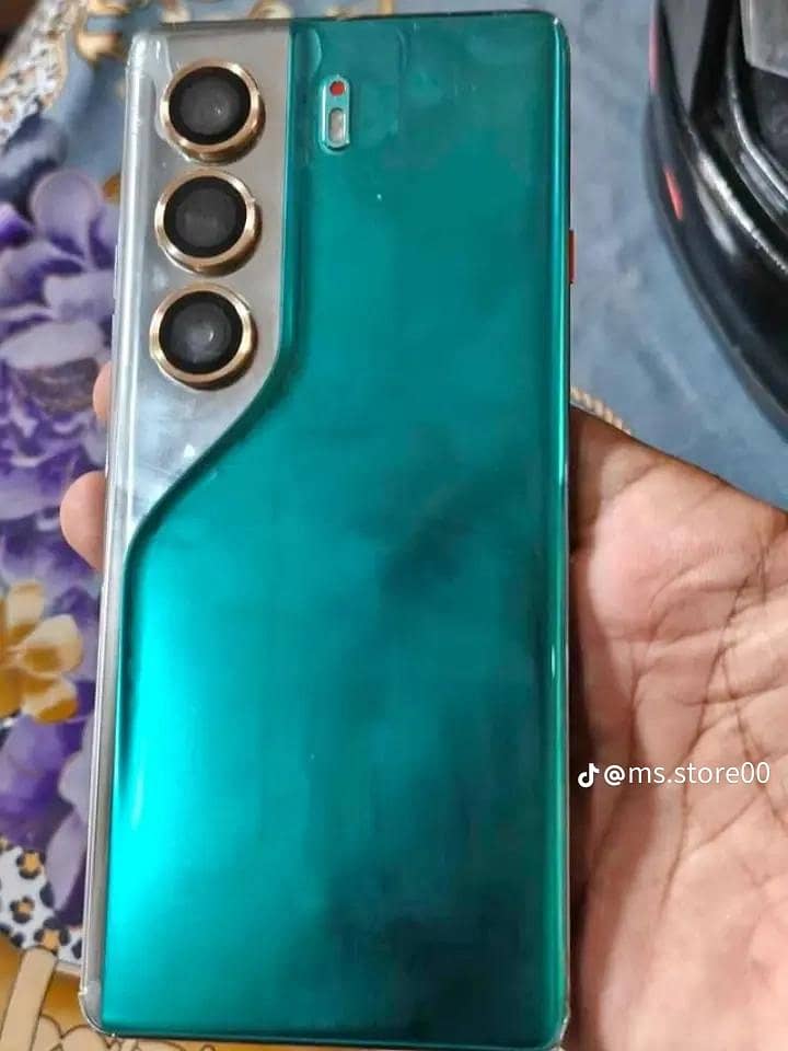 Tecno CAMON 40 Pro 0