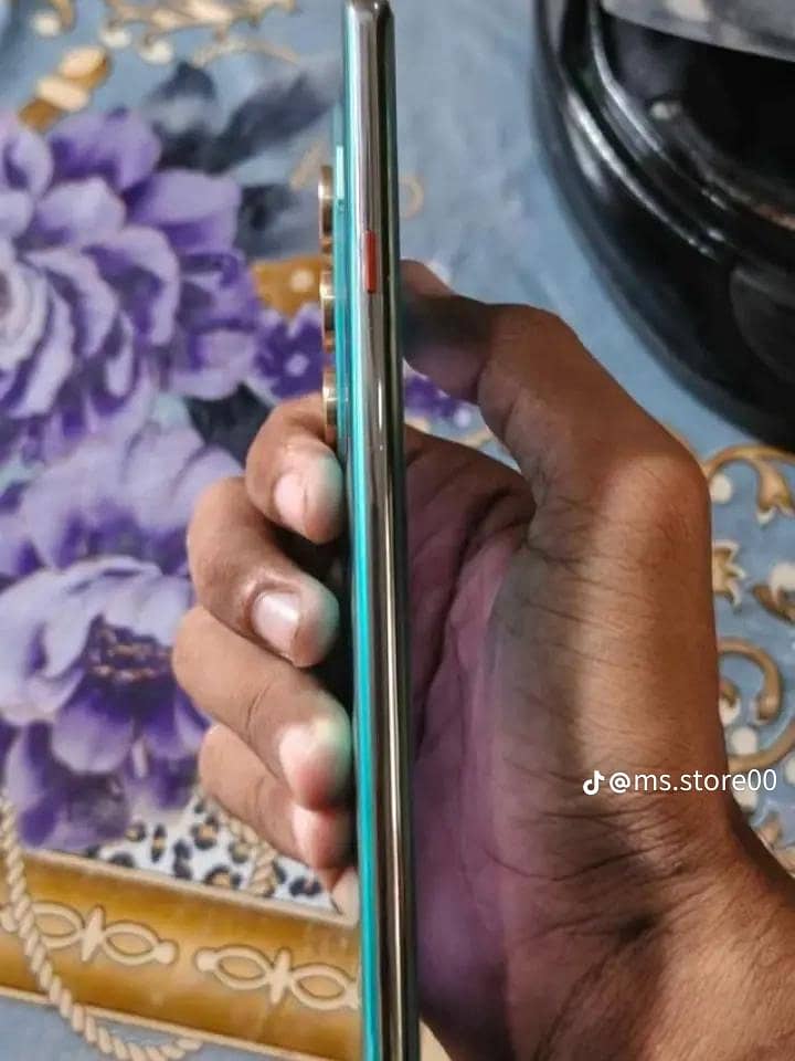 Tecno CAMON 40 Pro 4