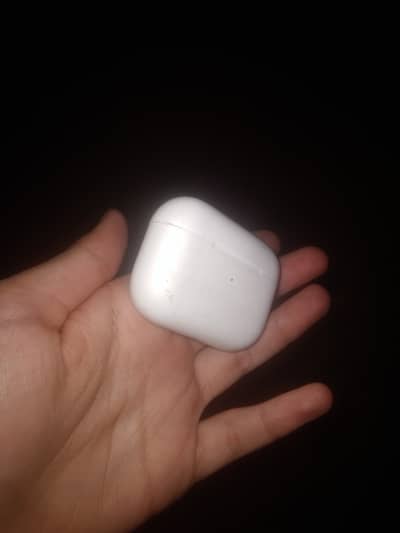 Thus the airbuds brand of apple I used it from 1 years