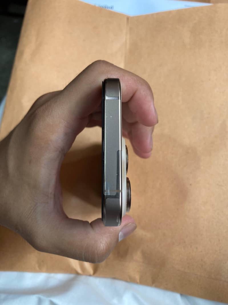 Apple iPhone 16 Pro 2
