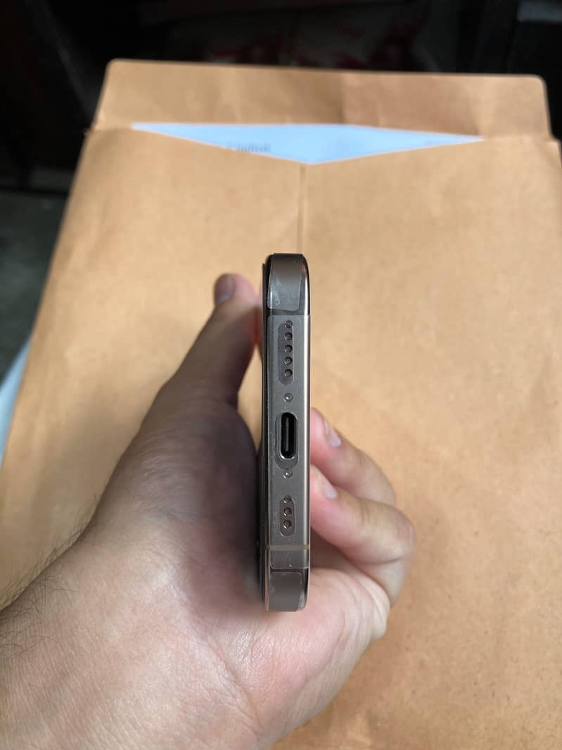 Apple iPhone 16 Pro 3
