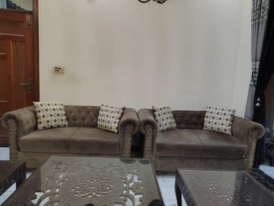 4 Seater Chester feel Sofa with 4 cushions