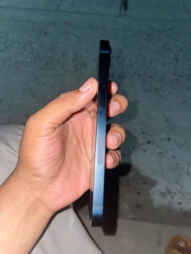 Apple iPhone 13 4