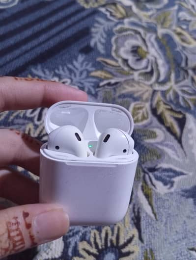 Apple AirPods (2nd Generation) Original - Excellent Condition