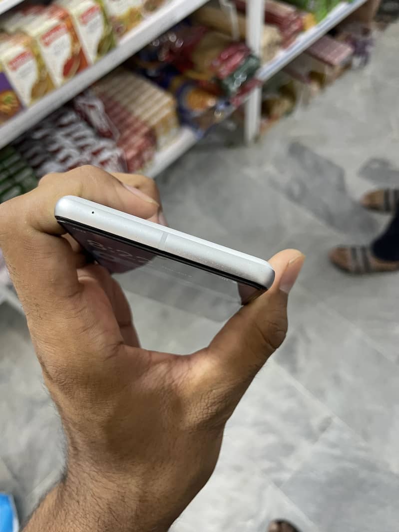 Google Pixel 7 4