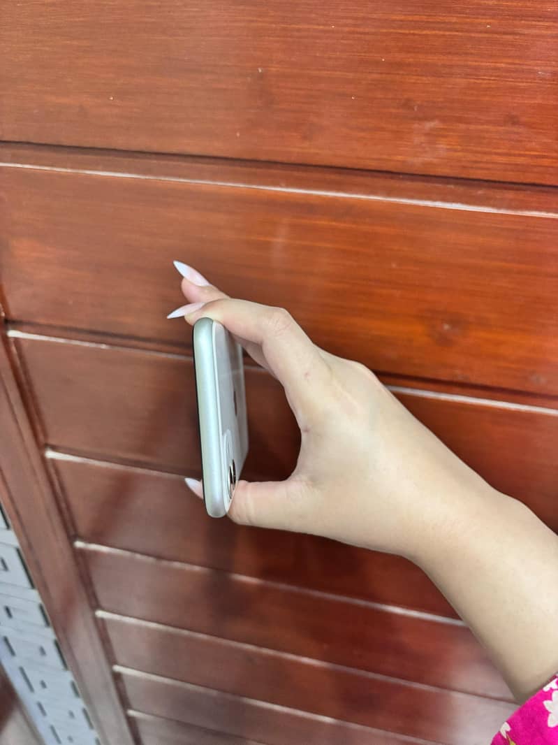 Apple iPhone 11 3