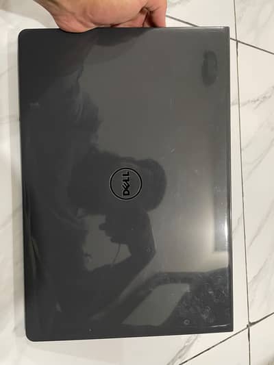DeLL i5 8th Gen 8Gb ddr4 256Gb SSD with intel graphics UHD