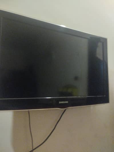 Samsung 32" LCD TV – Excellent Condition | Clear Display | Best Price