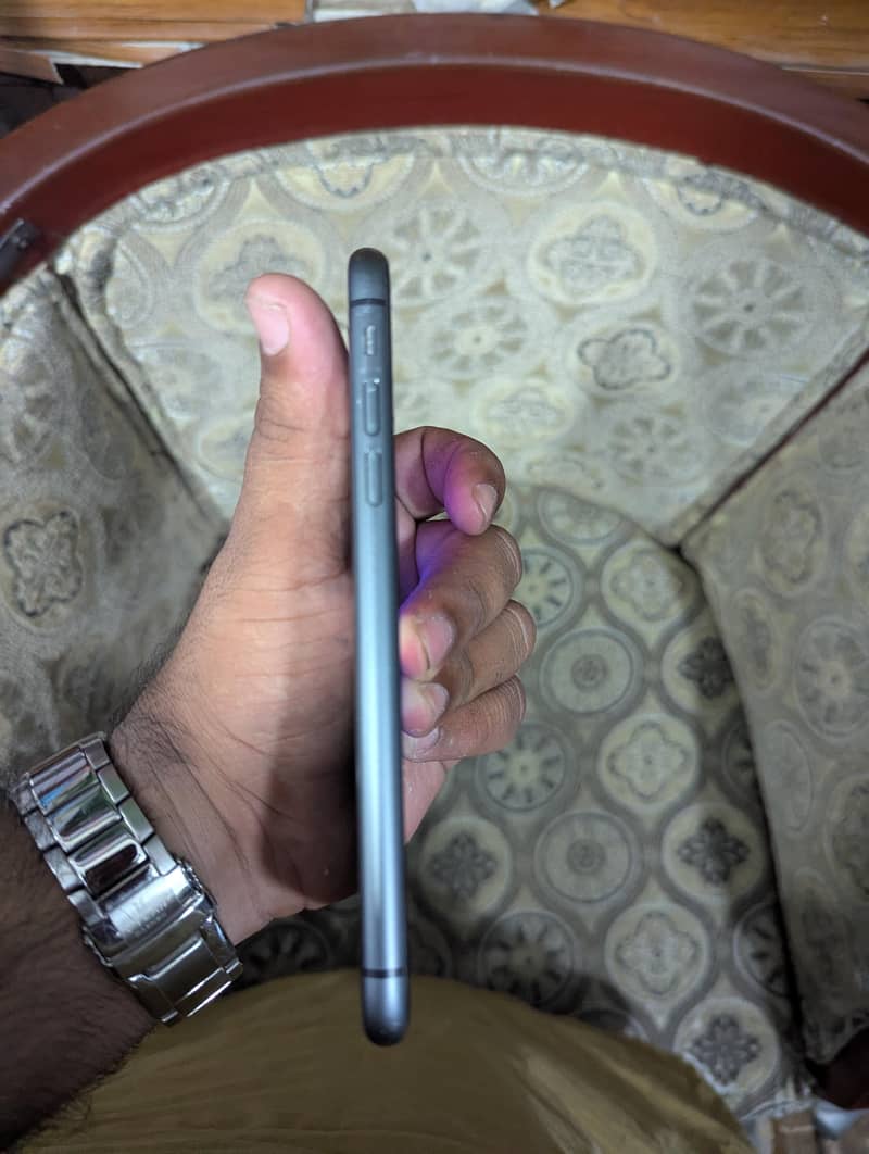 Apple iPhone 11 3