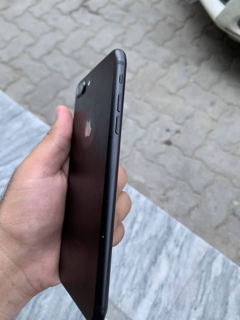 Apple iPhone 7 Plus 0