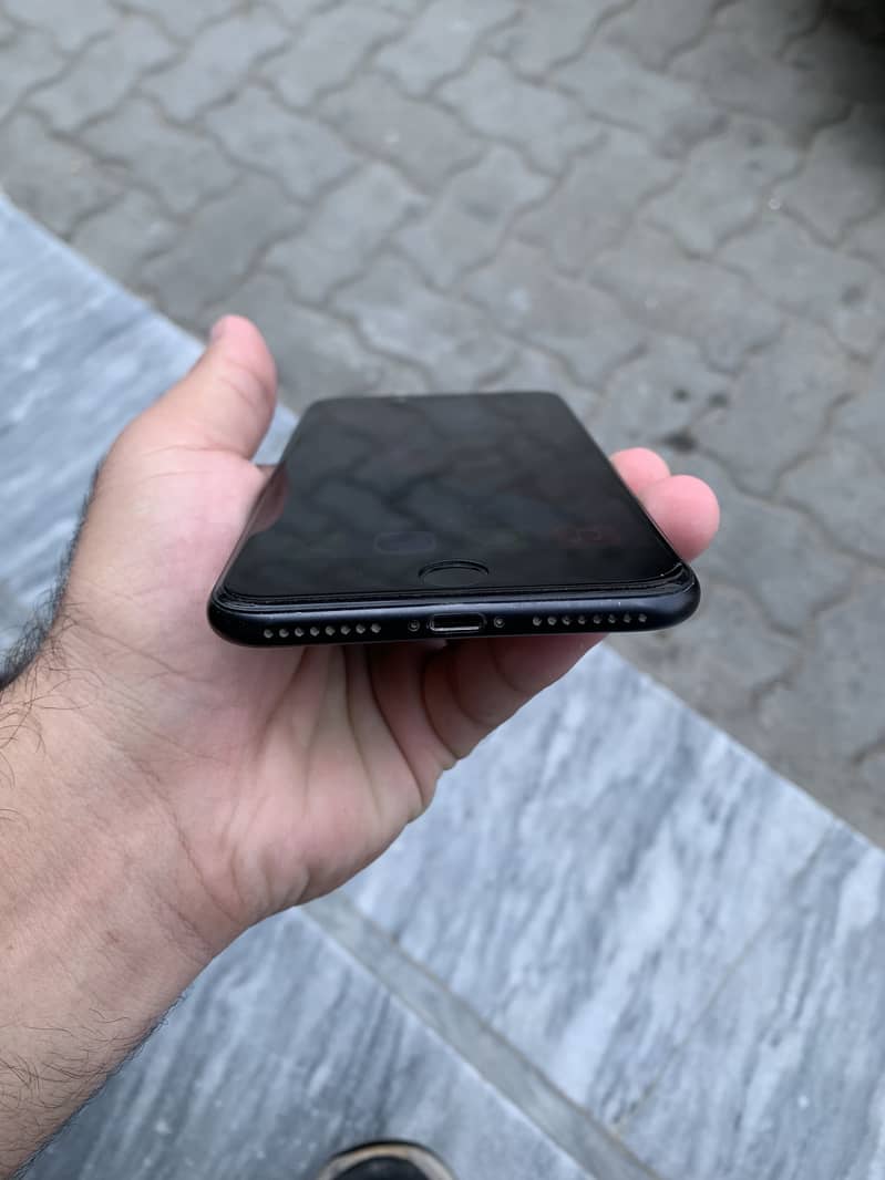 Apple iPhone 7 Plus 2