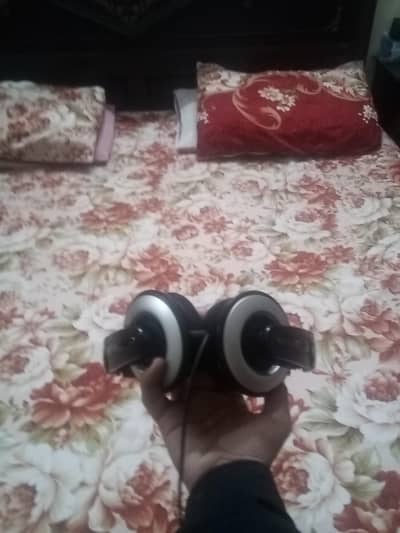 SENNHELSER headphone