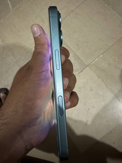 Apple iPhone 16