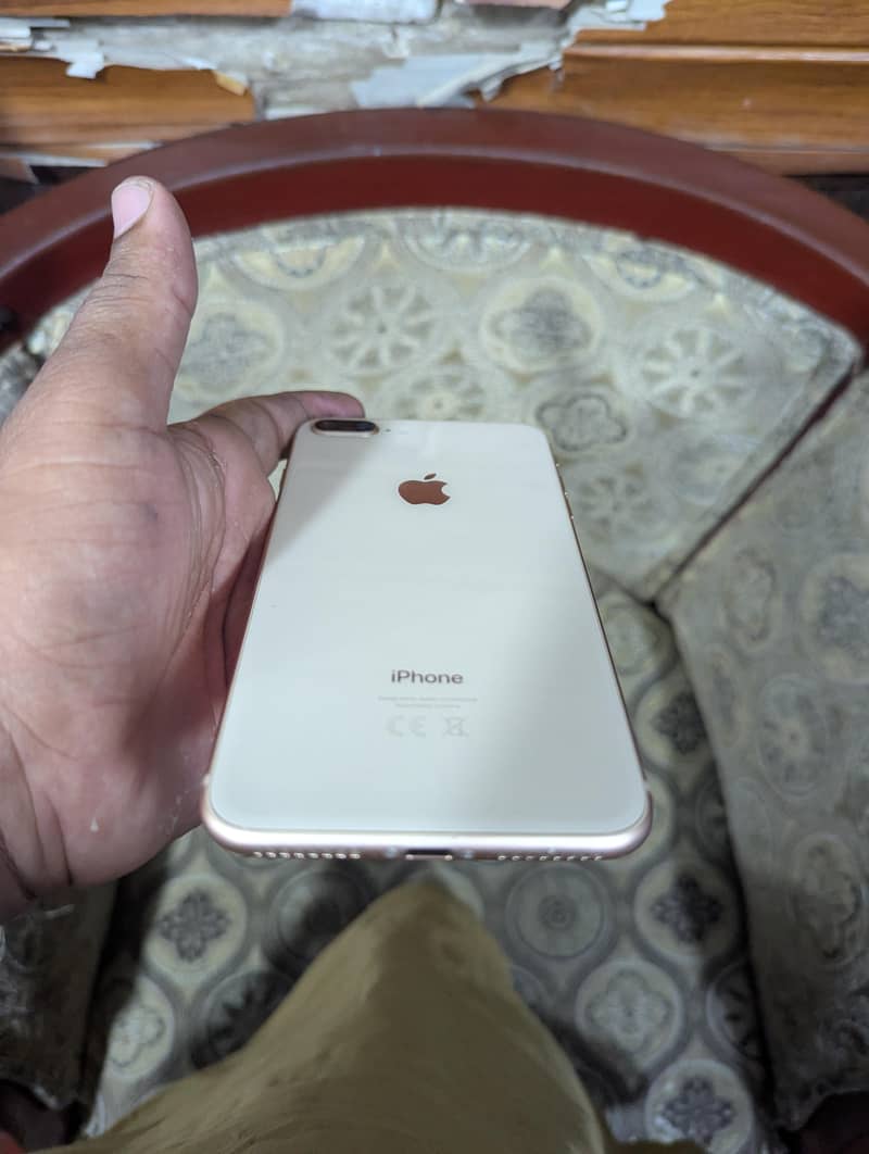 Apple iPhone 8 Plus 3