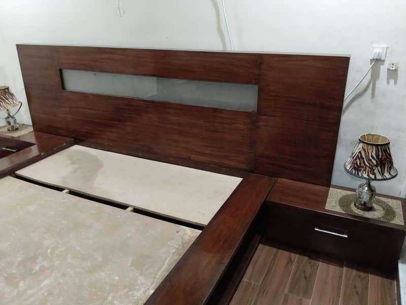 Bed with two side tables 2