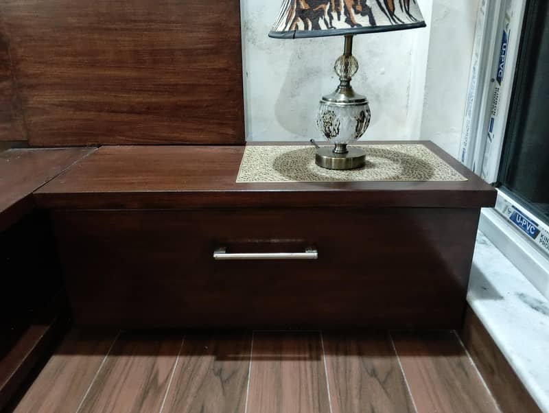 Bed with two side tables 3