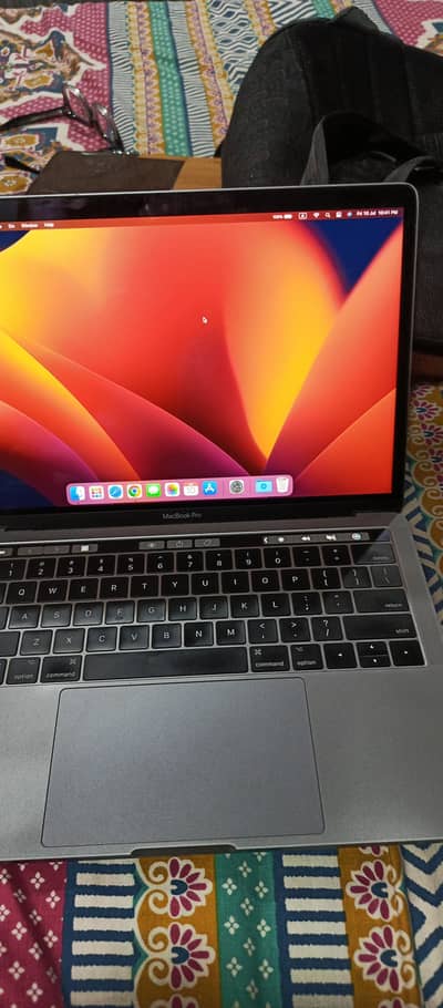 Apple MacBook Pro Touchbar Core i7 16gb Ram