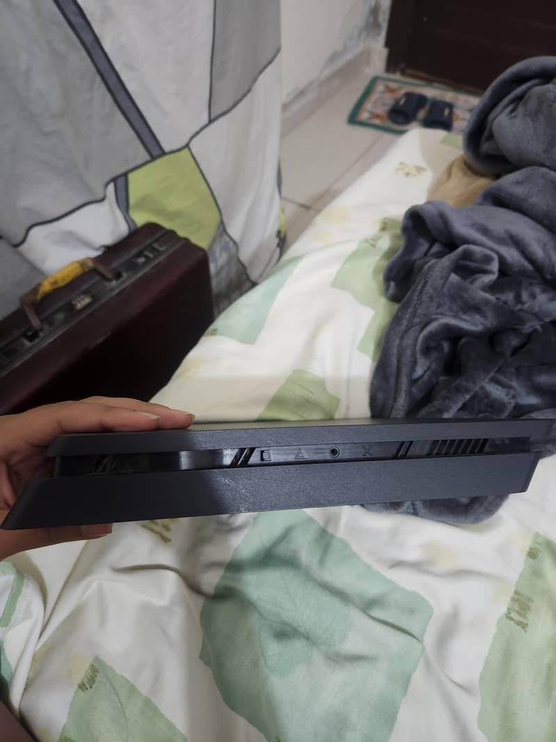 ps4 slim 1