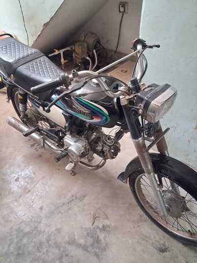 super power axhi bike hai cplc clear hai baqi ap ke samne hai pictures