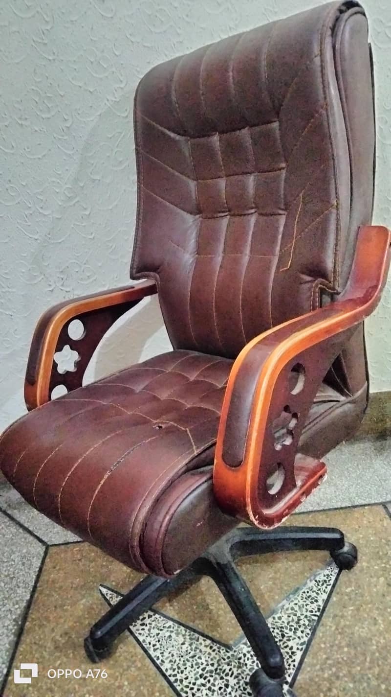 Executive Chair 1