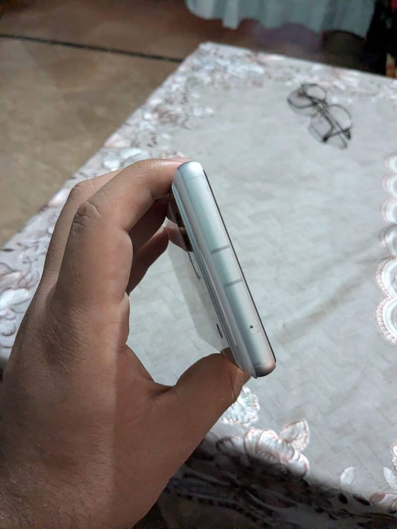 Google Pixel 7a 5
