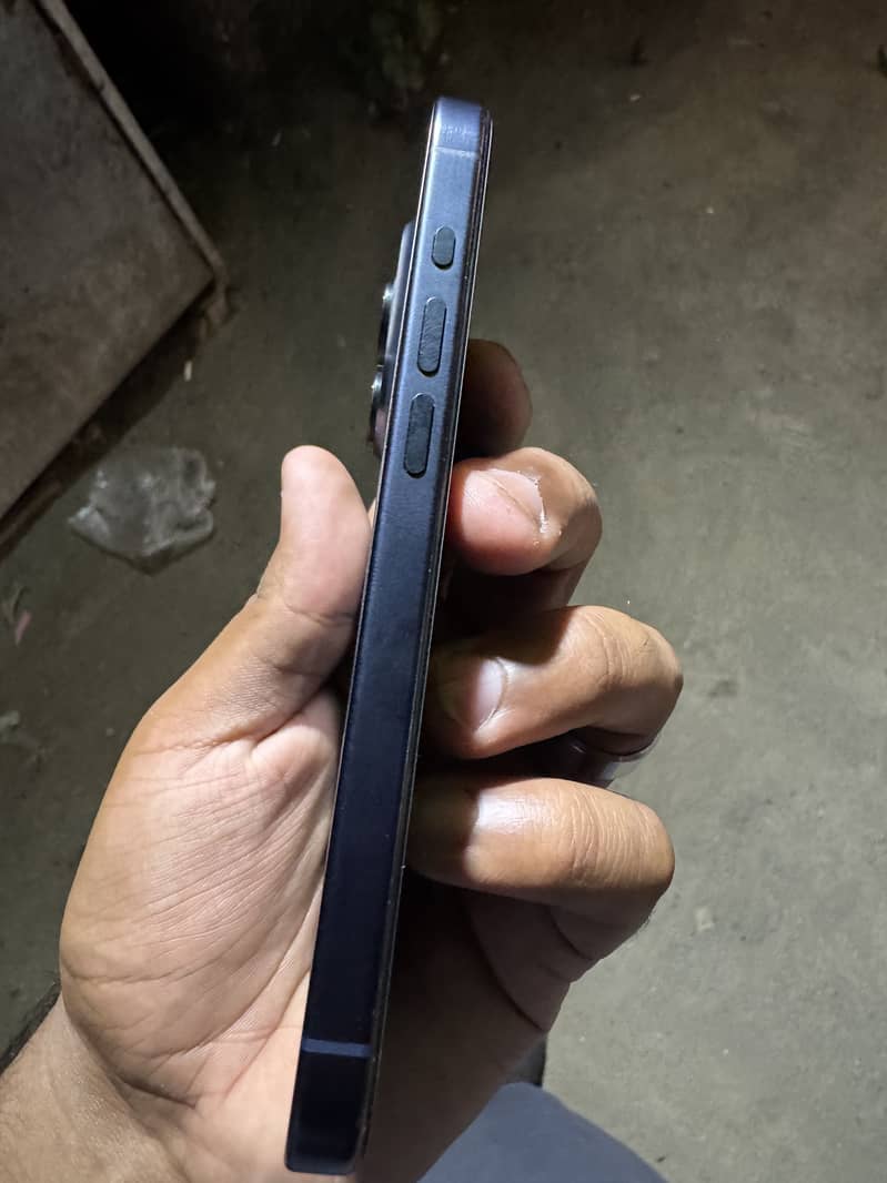 Apple iPhone 15 Pro 2