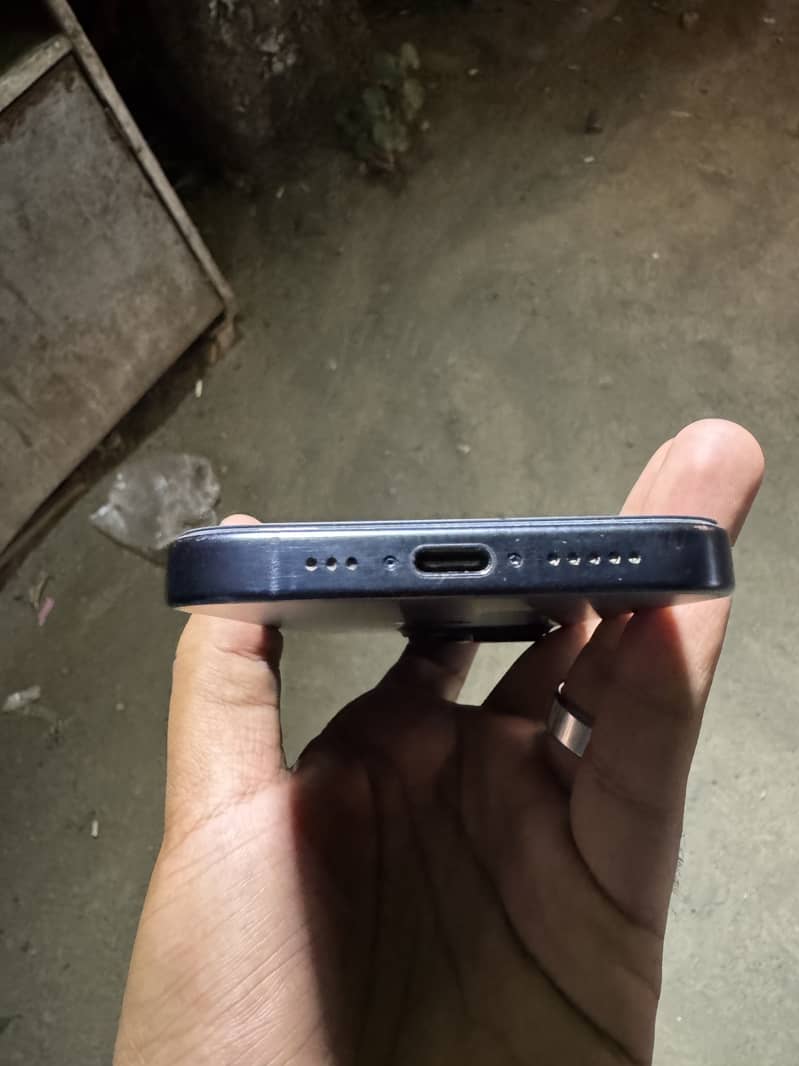 Apple iPhone 15 Pro 3