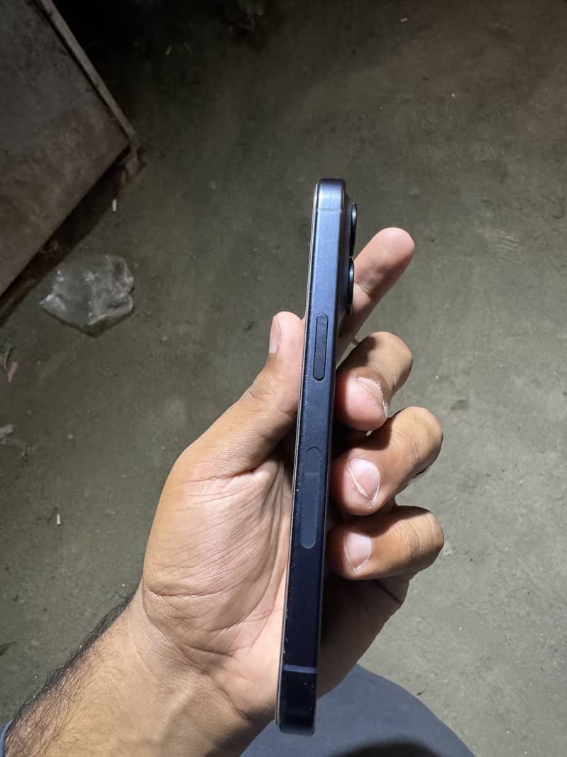 Apple iPhone 15 Pro 6