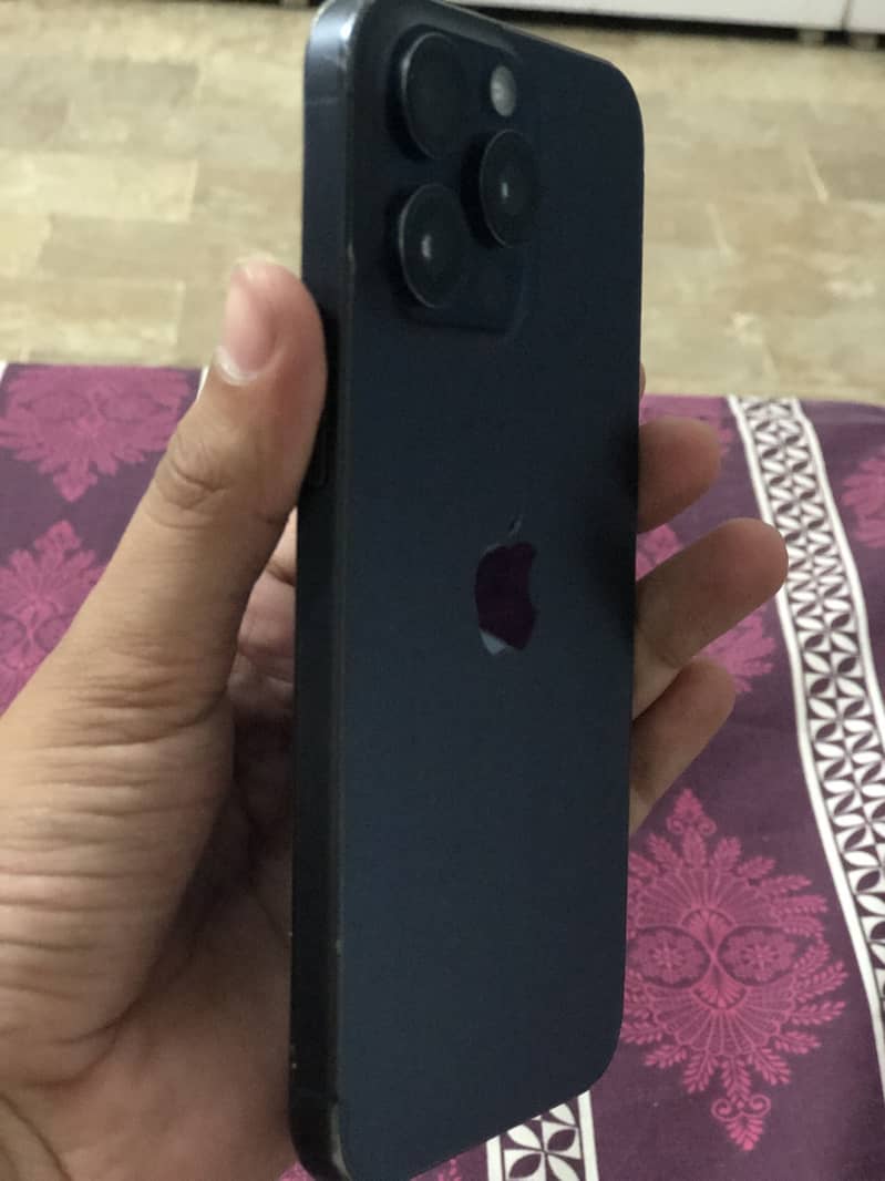 Apple iPhone 15 Pro Max 3