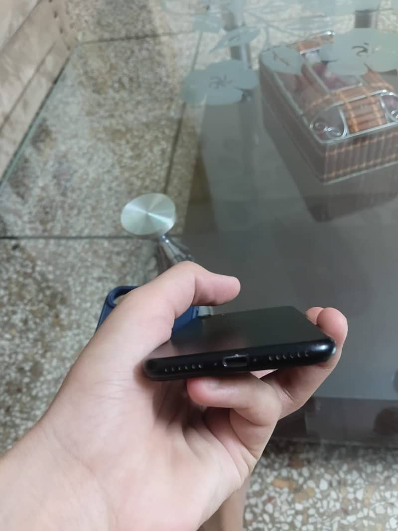 Apple iPhone 7 3