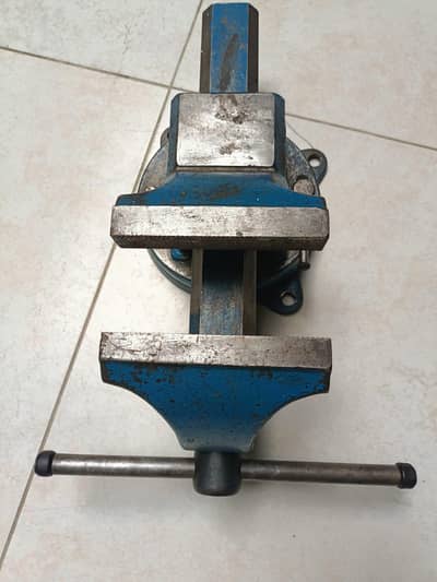 Heavy Duty Fixed Bench Vice