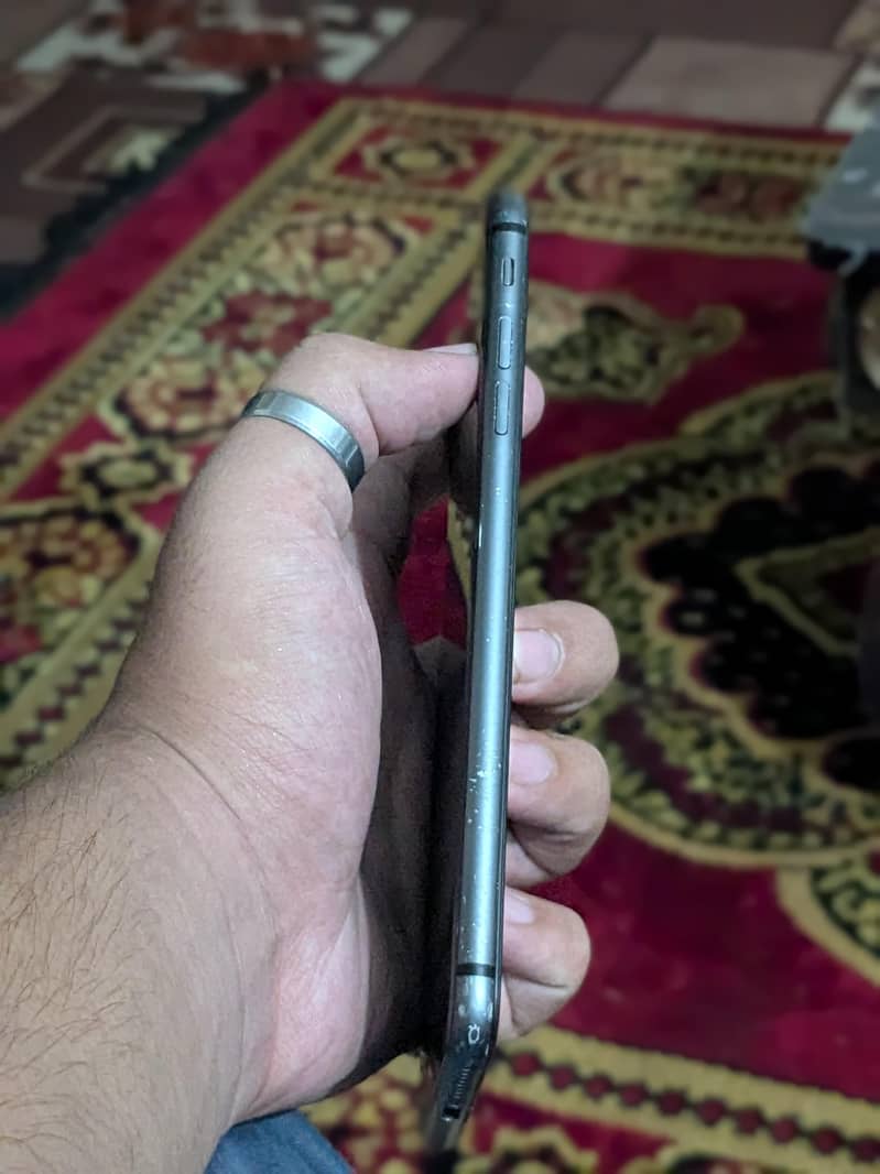 Apple iPhone 8 Plus 5