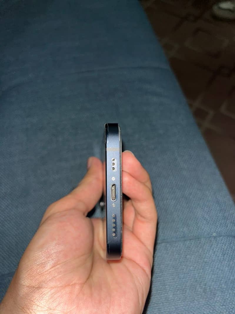 Apple iPhone 12 3
