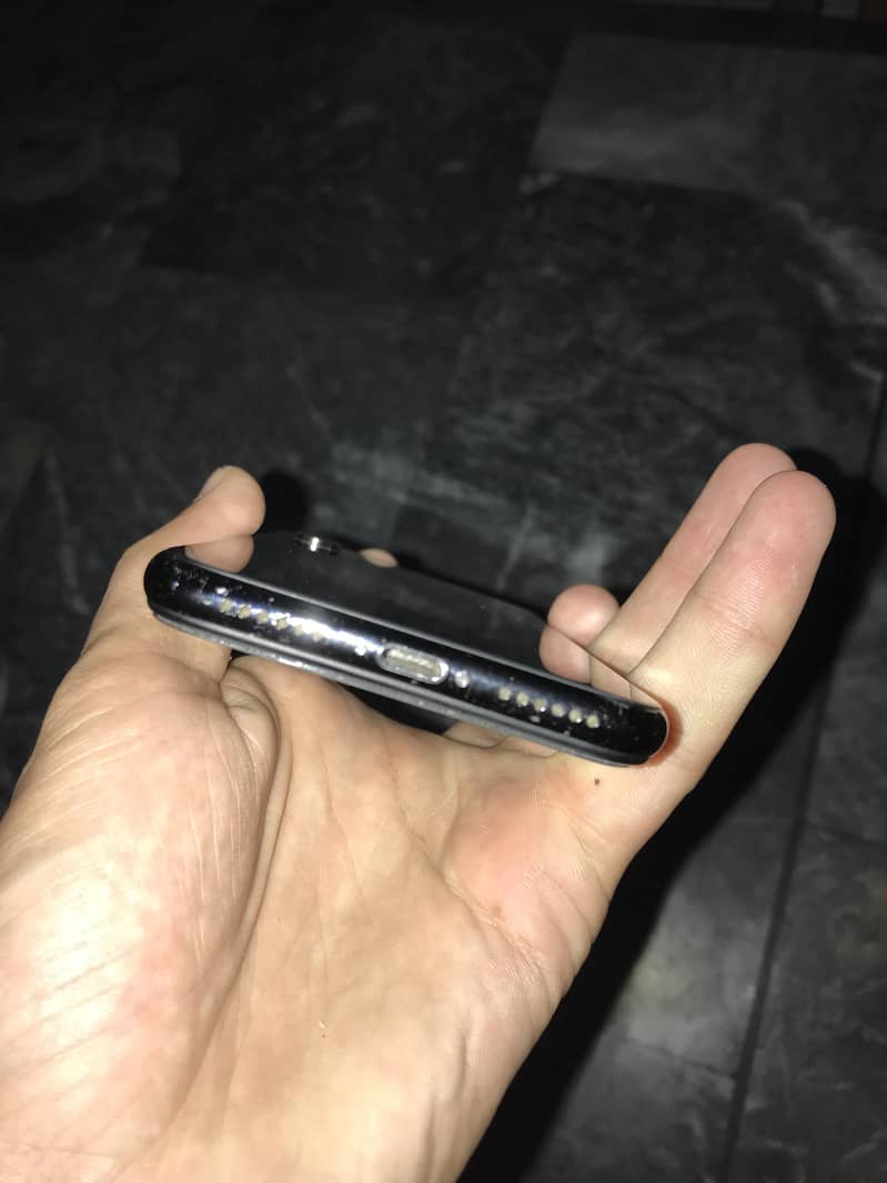 Apple iPhone X 4