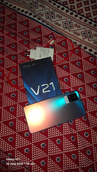 Vivo V21 box charge hai sath my contacts 03224930260