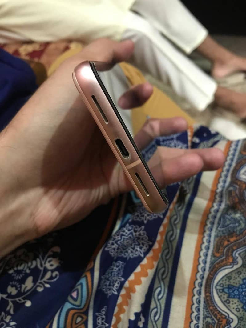 Google Pixel 8 4
