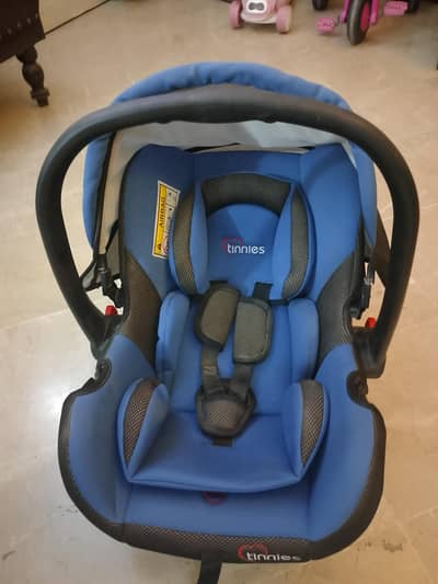 baby bouncer and car seat