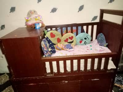 Baby cot . Wooden babycot with 3 uper drawer and 3 down drawer.