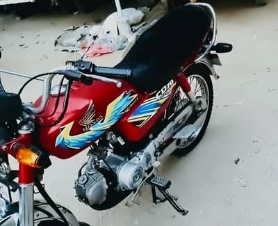 Sealed engine ha koe kum nhi bike me condition 10/10 ha